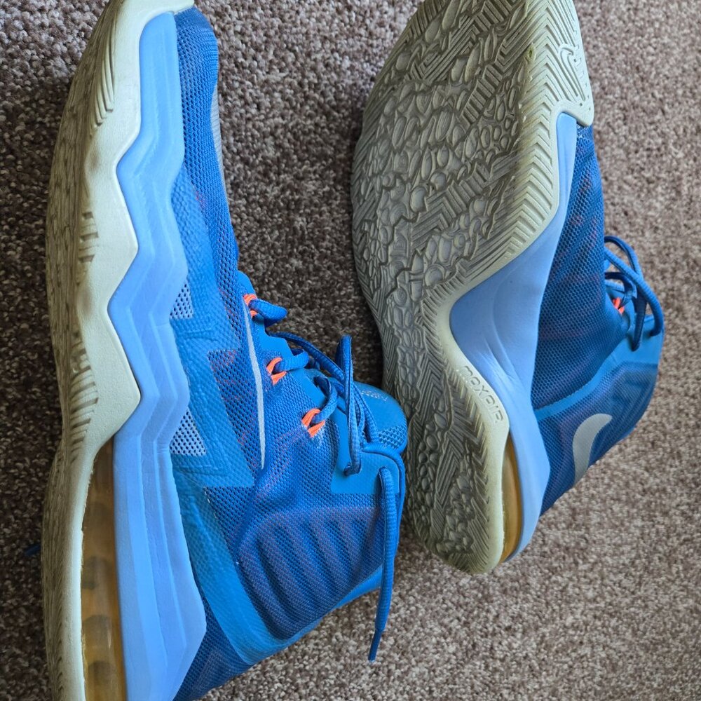 Nike - Picture 2 of 7